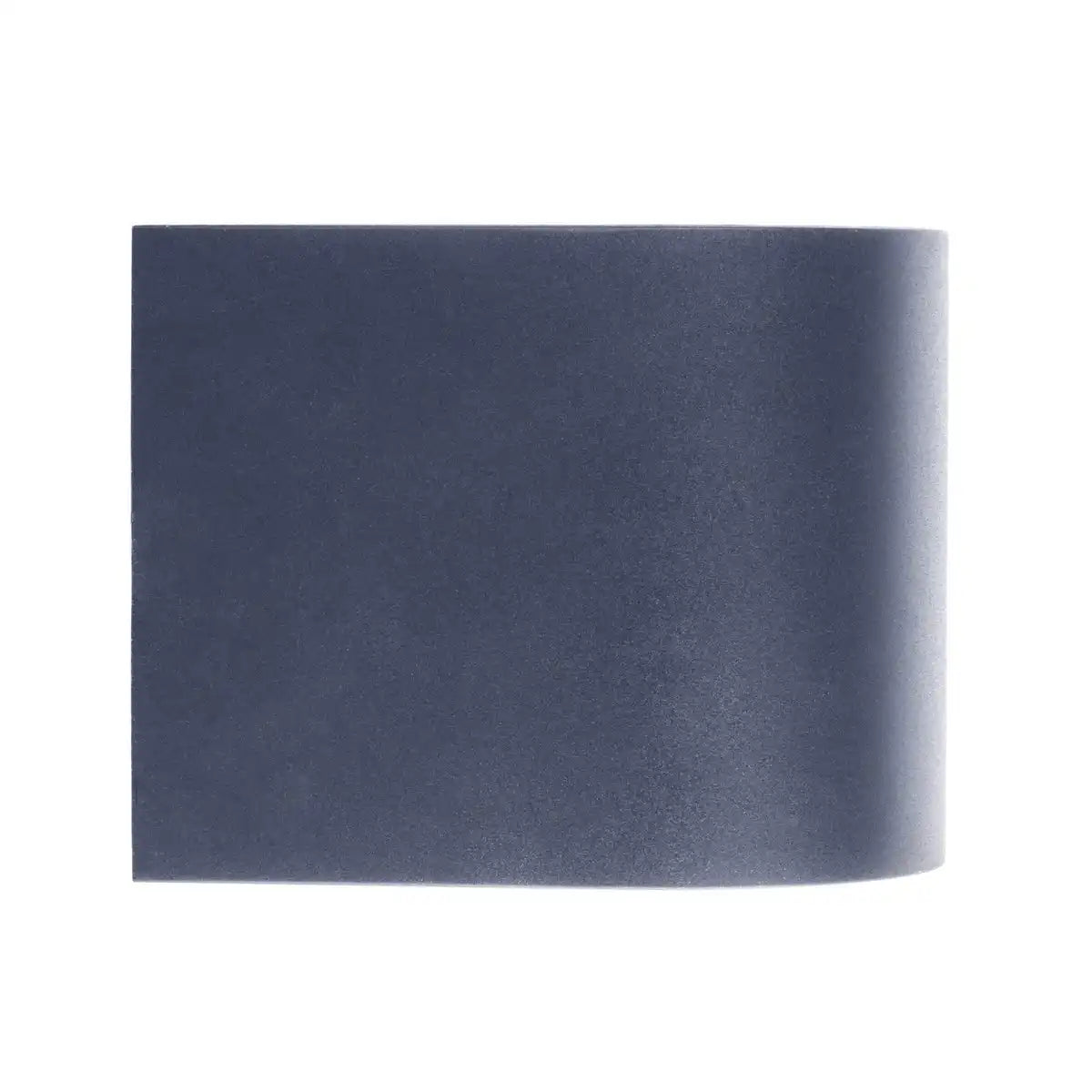 Die LED Außenwandleuchte "ALECTO" misst 10,5 x 11,7 cm und ist 10 cm hoch. Sie besteht aus einem hochwertigen Kunststoff mit einer leicht strukturierten Oberfläche, die wie lackiert wirkt. Zeitloses Schwarz macht die Leuchte universell einsetzbar.