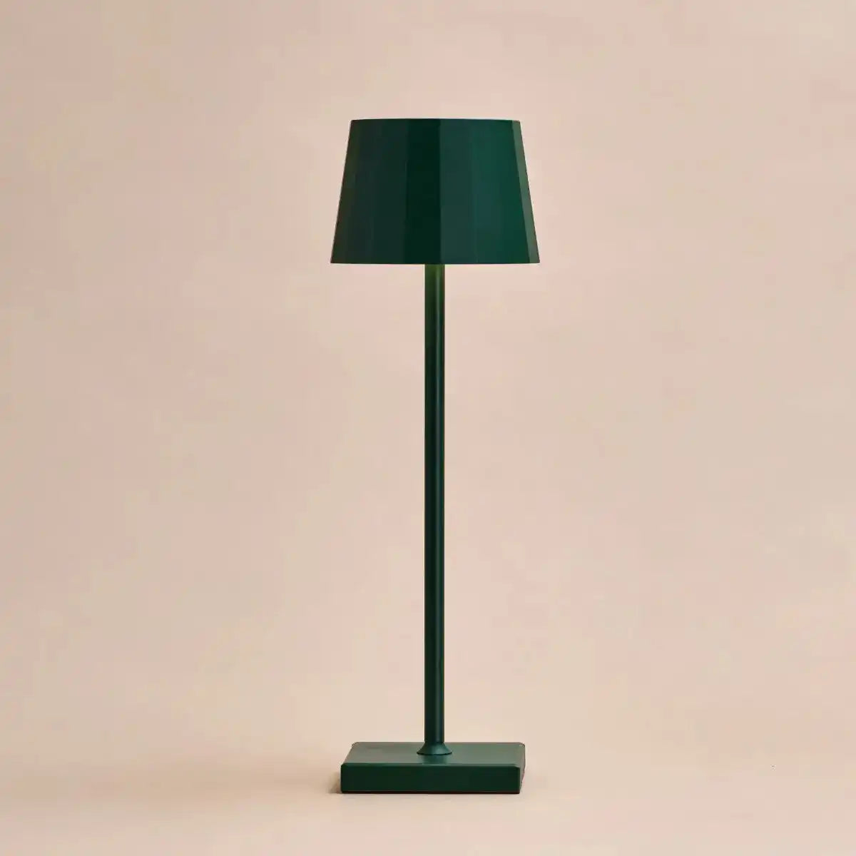 William Pine Green Wiederaufladbare Tischlampe – USB-C, dimmbar, 120-Stunden-Akku