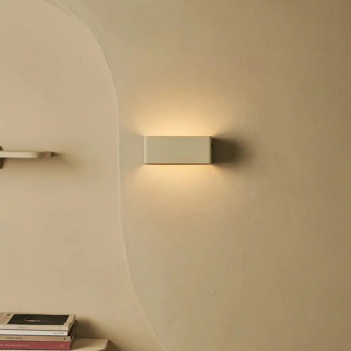 Tessa Vanilla Cordless Wandlampe einschließlich Fernbedienung, 20 Lichtmodi, dimmbares, magnetisches Aufhängungssystem und mit Bewegungssensor