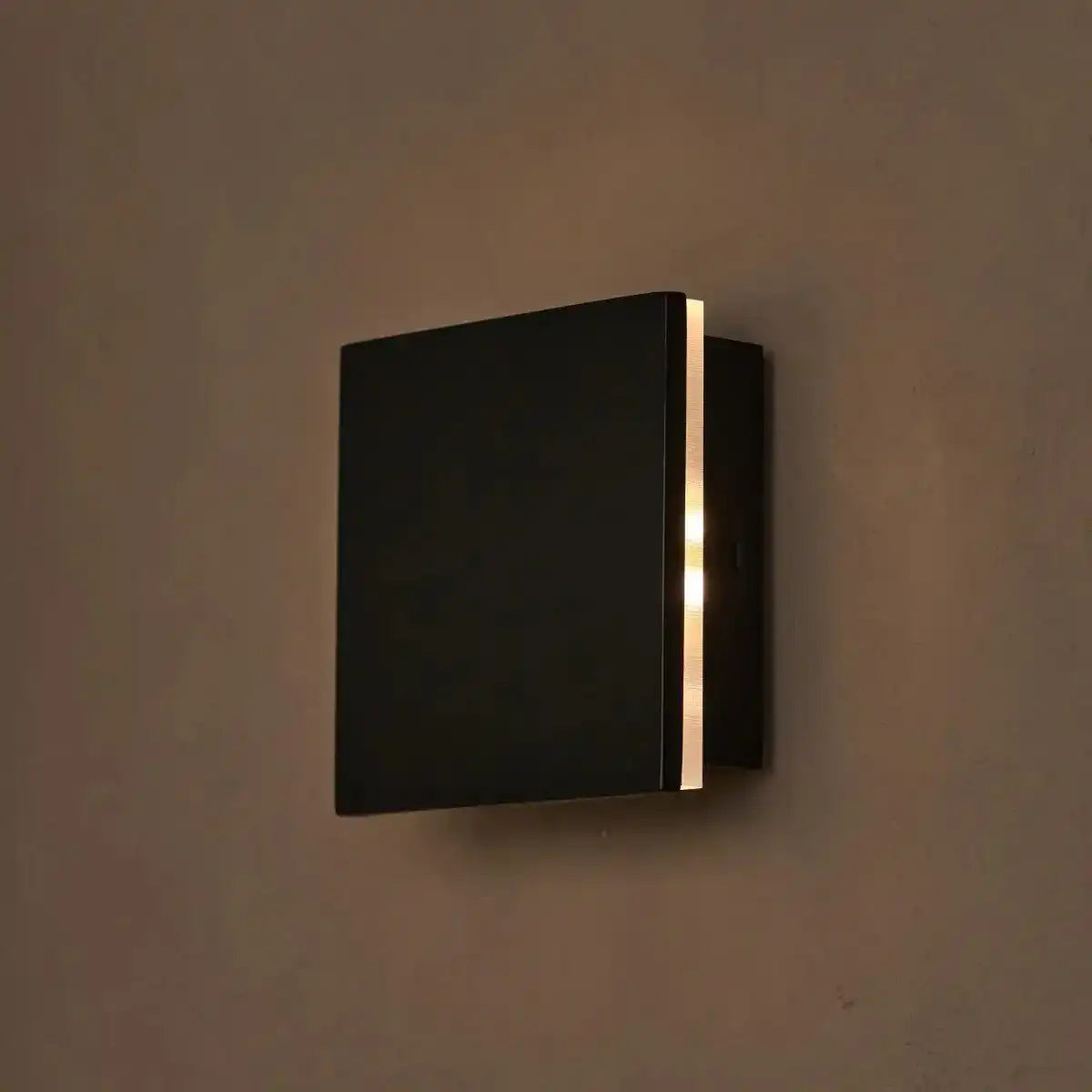 Lane Black kabellose Wandleuchte – wiederaufladbare und dimmbare Lampe aus Naturholz