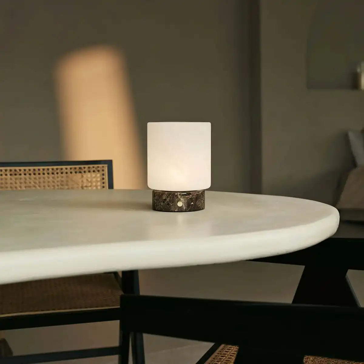 Hirse Braun / Kaiser Dunkel - Marmor wiederaufladbare Tischlampe - 3 helle Modi, schnurlos und mit Glas austauschbarer Lampenschirm