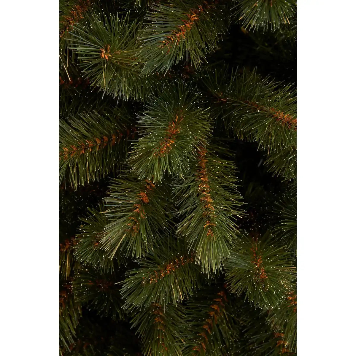 Schmaler künstlicher Weihnachtsbaum von Bristlecone – H230 x Ø94 cm – Grün