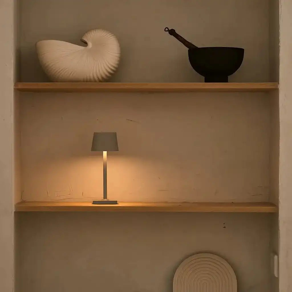 Ava Shadow Grey - wiederaufladbare Tischlampe | Stilvoll, schnurlos und dimmbar