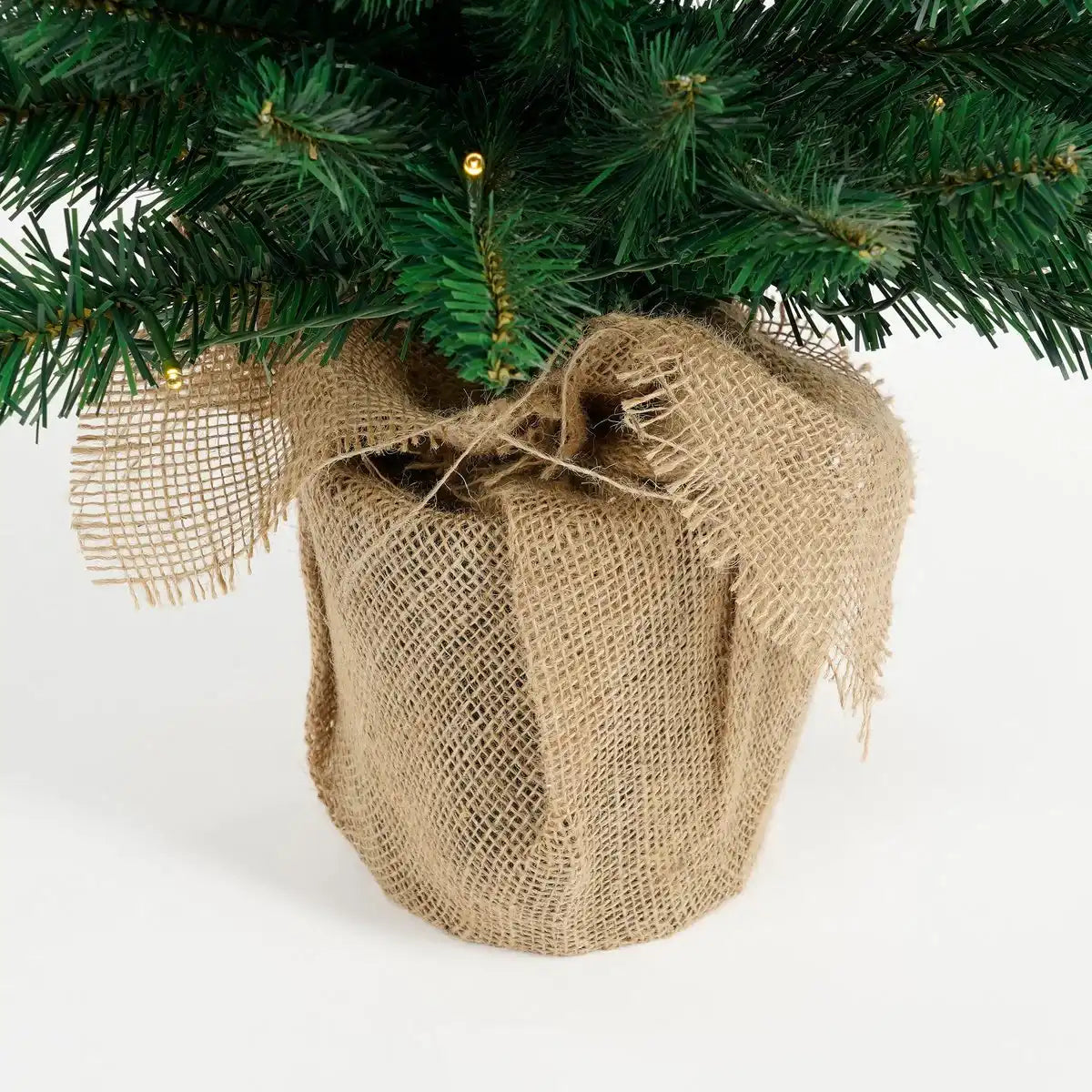 Gerlos Schmaler künstlicher Weihnachtsbaum im Topf mit warmweißer LED-Beleuchtung – H120 x Ø51 cm – Grün