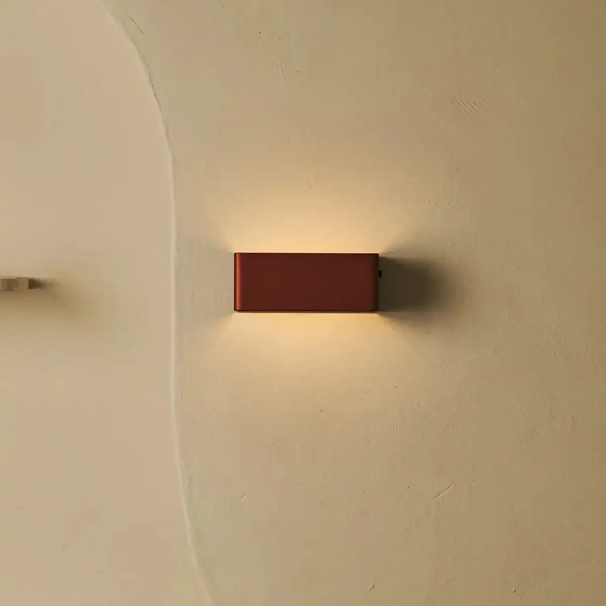 Tessa Bronze schnurlose Wandlampe einschließlich Fernbedienung, 20 Lichtmodi, dimmbares, magnetisches Suspensionssystem und mit Bewegungssensor