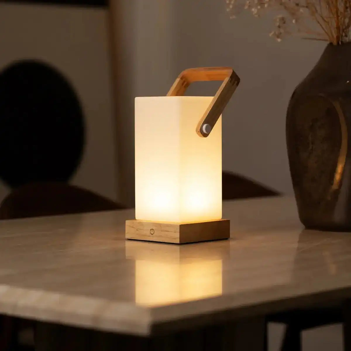 Harper Hellbraune Holzlampe – kabellose wiederaufladbare Tischlampe mit Griff
