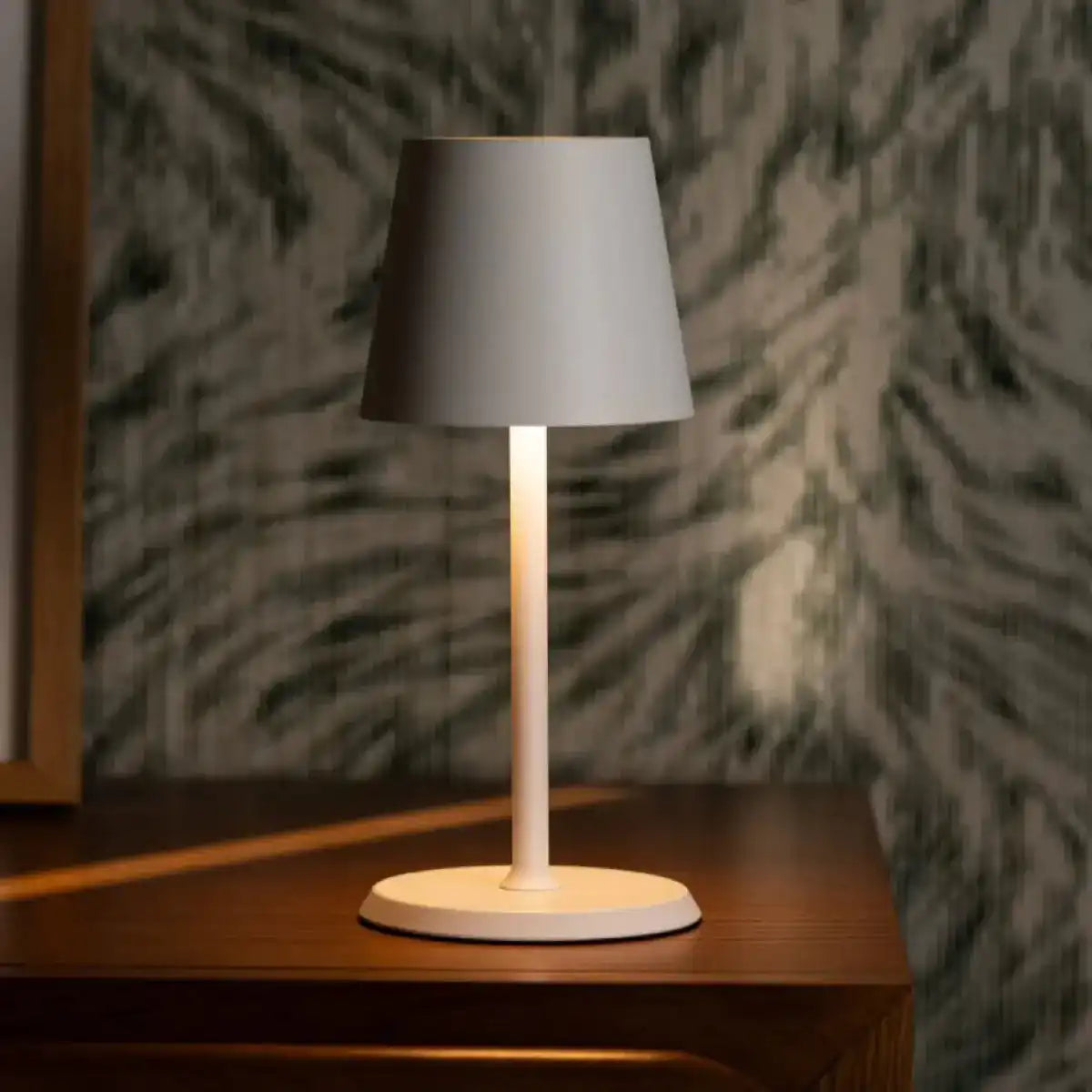 James White wiederaufladbare Tischlampe – kabellos, dimmbar und elegant