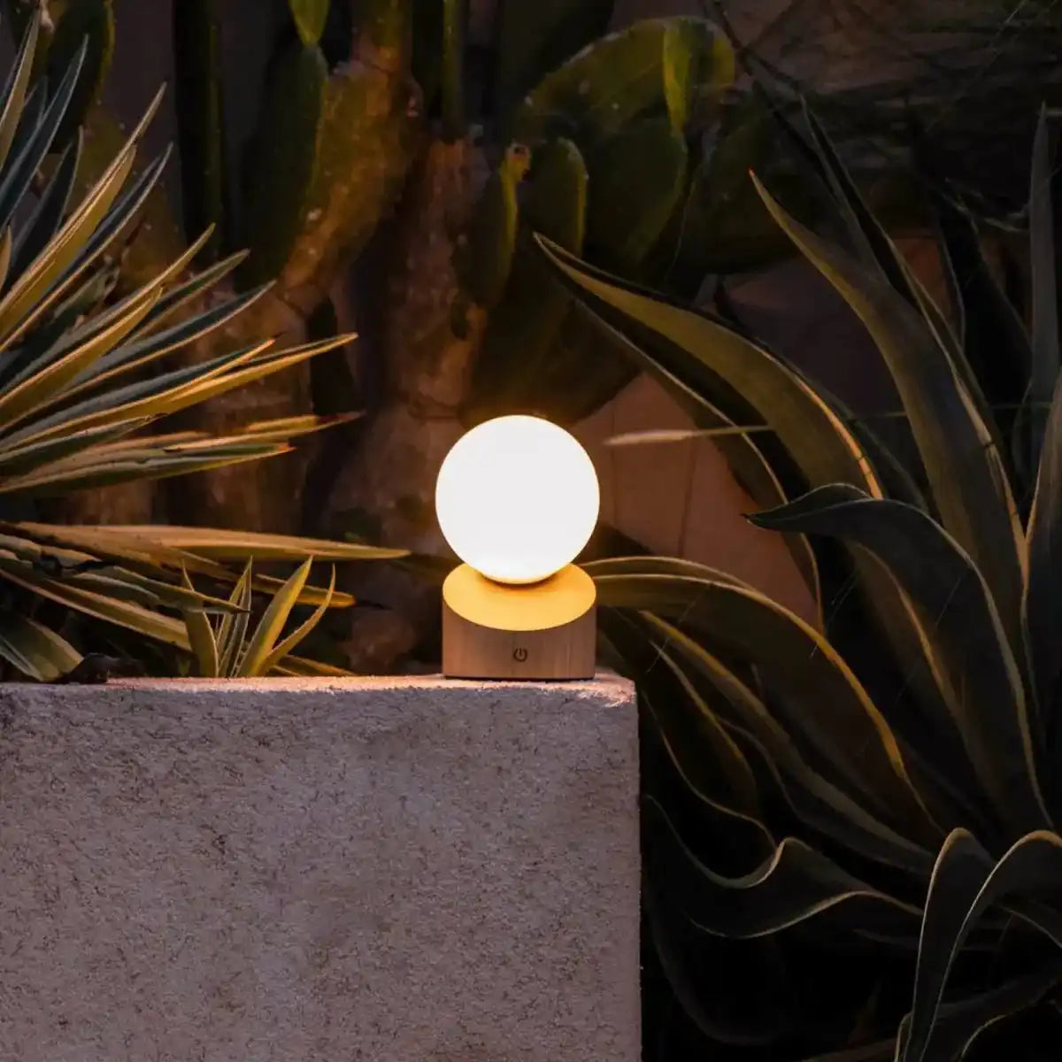 Morris hellbraun stilvolle wiederaufladbare Lampe-schnurlos, dimmbar, umweltfreundliches Design