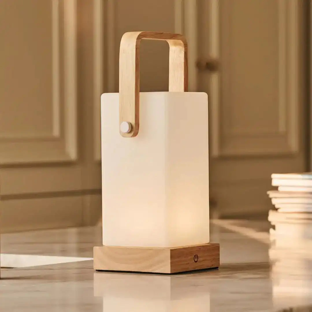 Harper Hellbraune Holzlampe – kabellose wiederaufladbare Tischlampe mit Griff