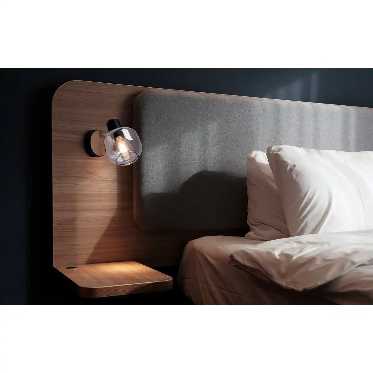 Glas-Wand Spot "FUMOSO", Wandlampe aus Metall und Rauchglas in Schwarz, und Natur, mit E14-Fassung, für Esszimmer, Wohnzimmer, Diele oder Büro, Leuchte für Wohnzimmer, Esszimmer, Flur oder Diele 16 x 14 cm