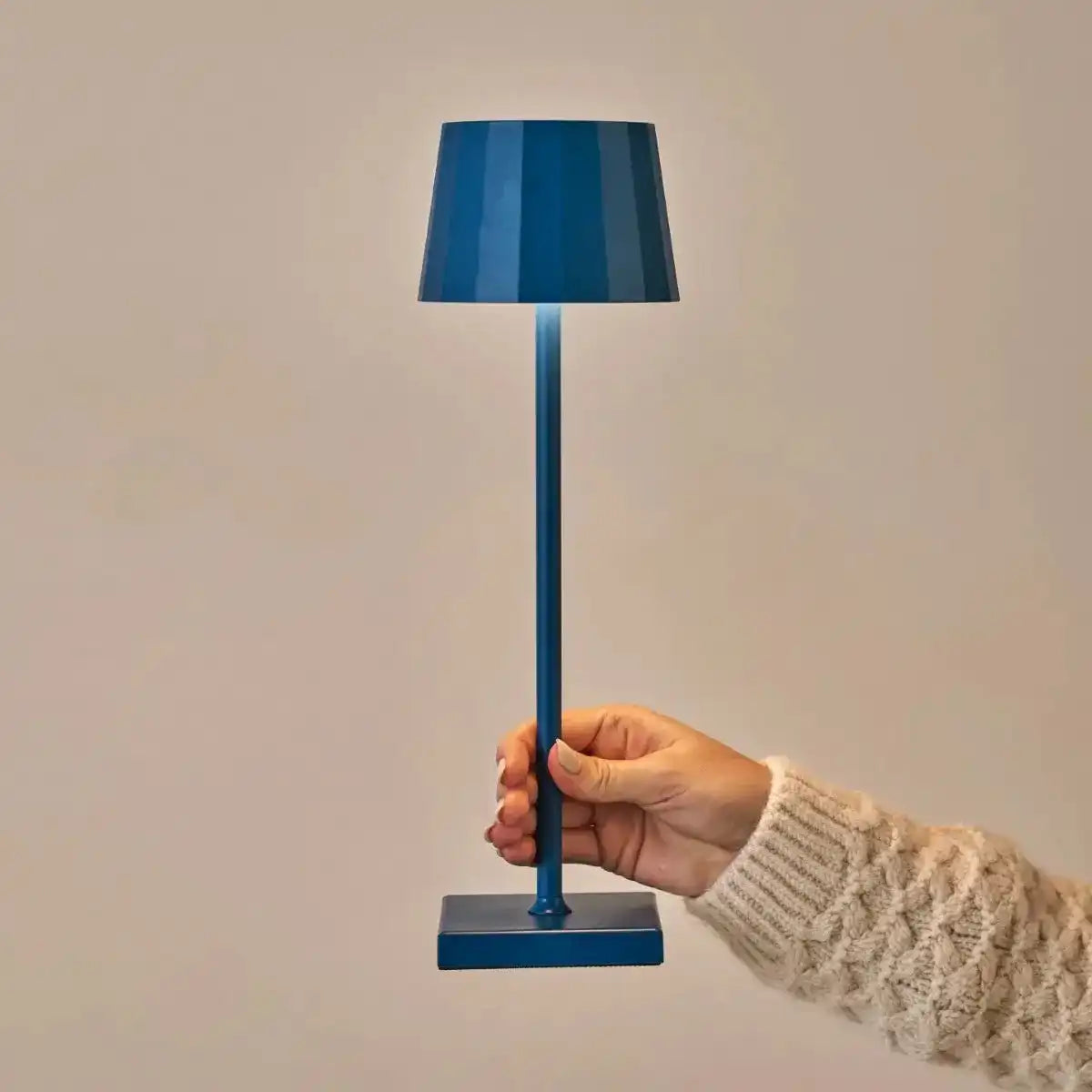 Wouter Delftware Blue wiederaufladbare Tischlampe-drahtloses Ladung, dimmbar, 120-Stunden-Akkulaufzeit