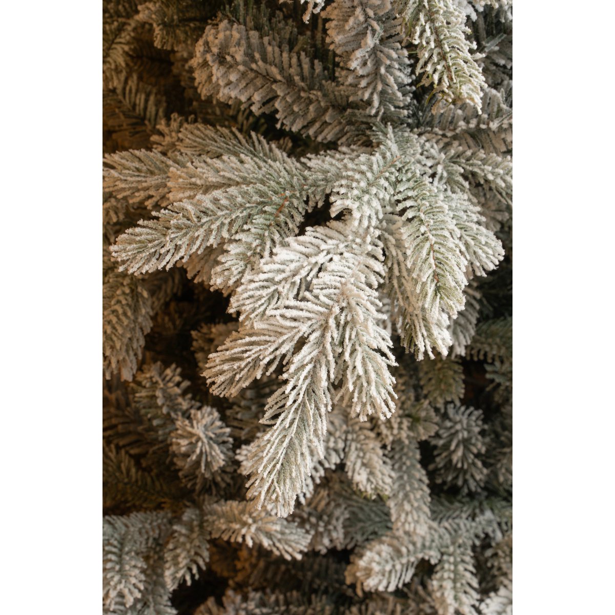 Künstlicher Weihnachtsbaum – H185 x Ø132 cm – Grün gefrostet