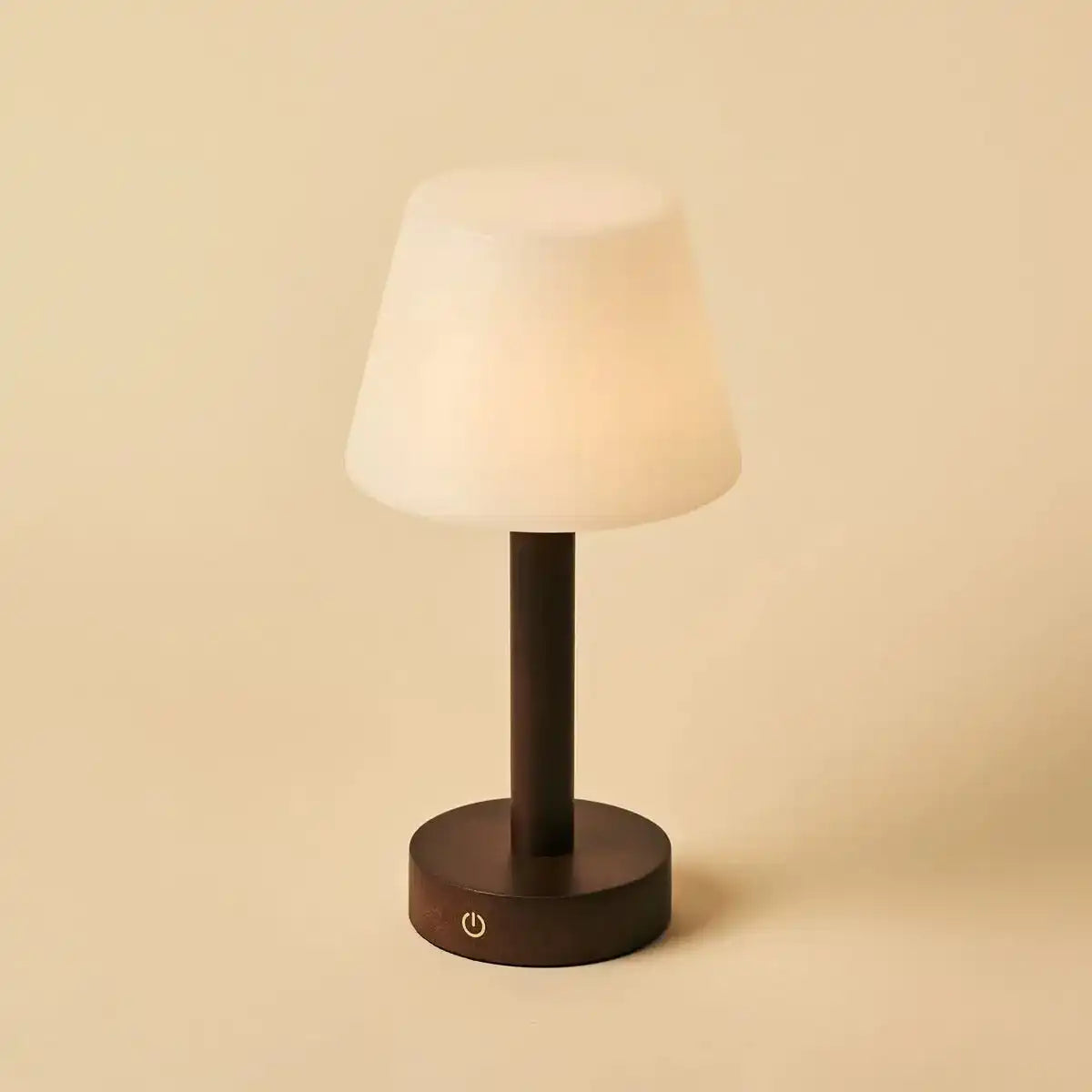 Zoë Dunkelbraune wiederaufladbare Tischlampe aus Holz | Dimmbar, USB-C, 80-Stunden-Akku