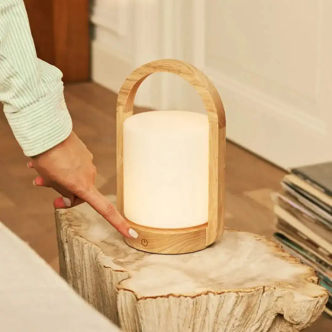 George Hellbraune wiederaufladbare Holzlampe – Glas, Griff und bis zu 100 Stunden Akku