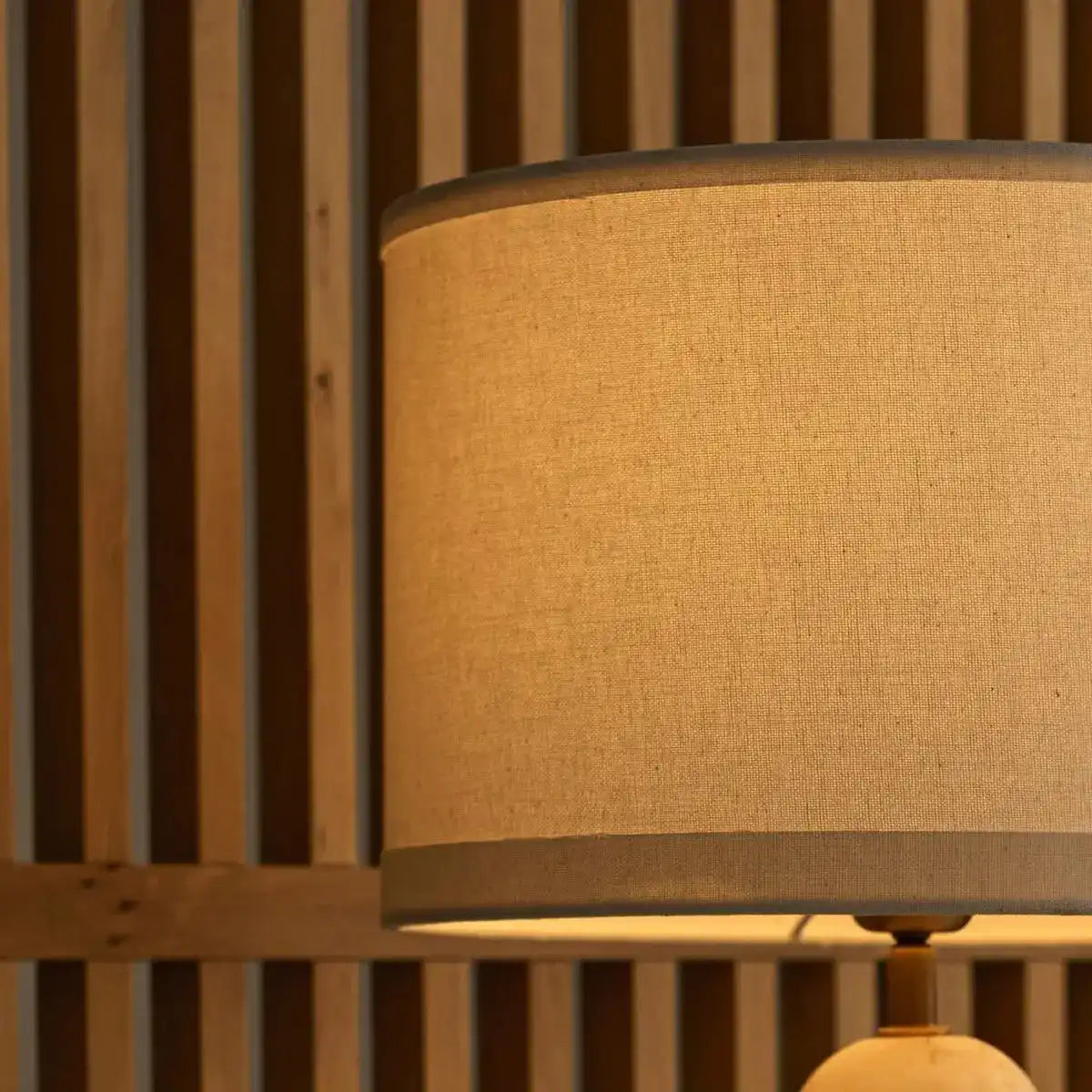 Charlotte Marmorlampe mit Baumwollschirm – Elegante Beleuchtung für Ihr Zuhause