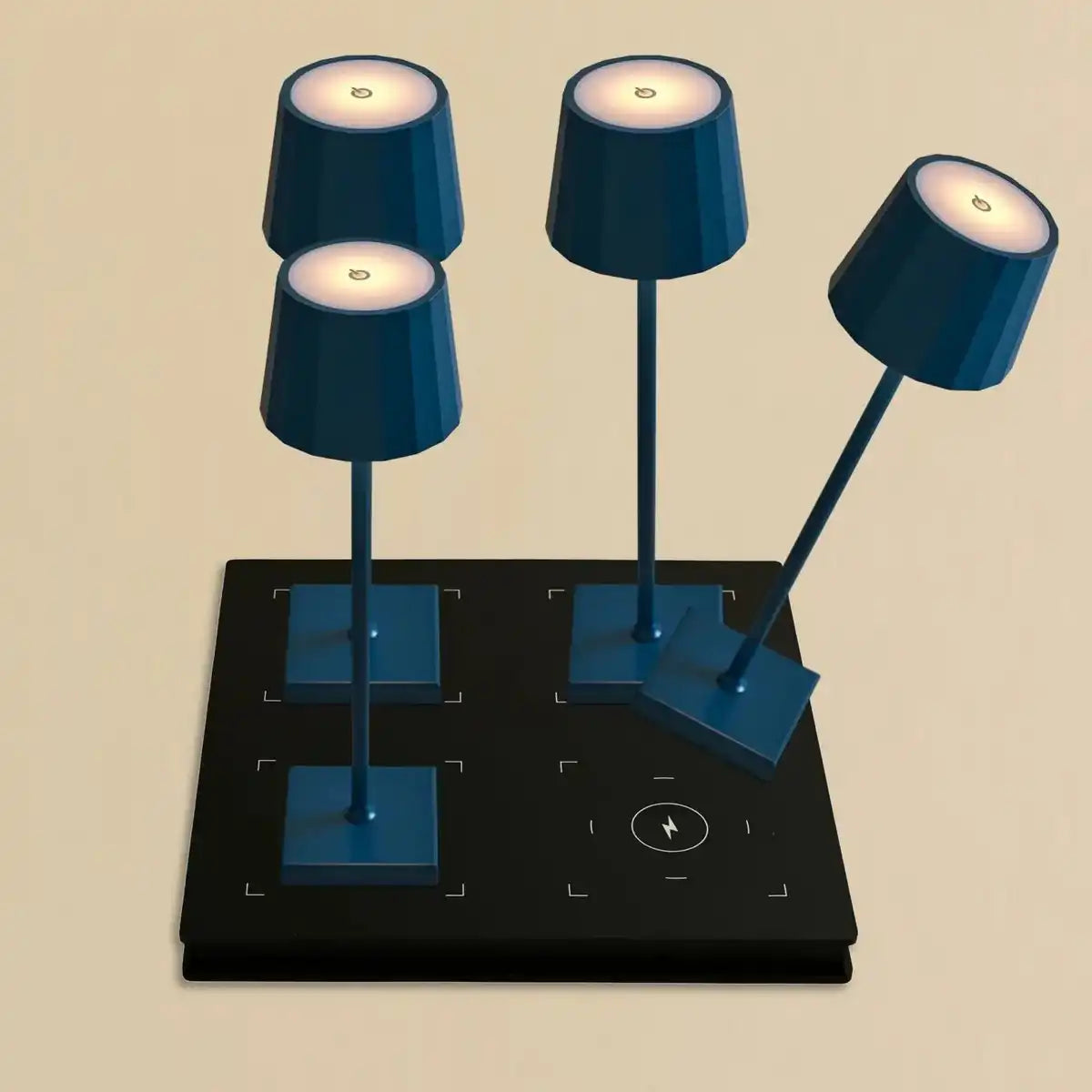 Combi Set Professional-4 x Wouter Delftware Blue Blue Ladargable Tischlampen & 1 x Amstel Wireless Ladestation mit Qi-Technologie