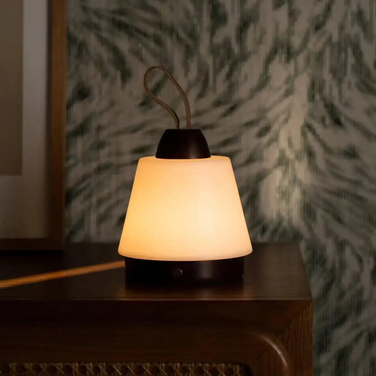 Liv Dunkelbraune wiederaufladbare Lampe – Lederband, dimmbar, 3 Lichtmodi, kabellos