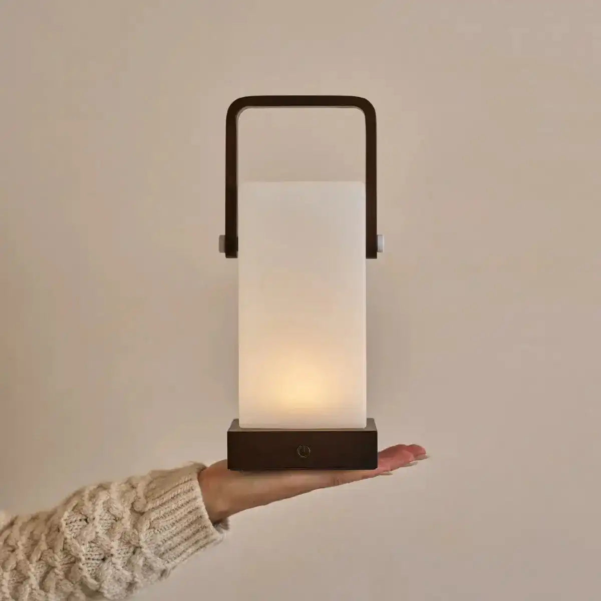Harper dunkelbraune Holzlampe – kabellose wiederaufladbare Tischlampe mit Griff