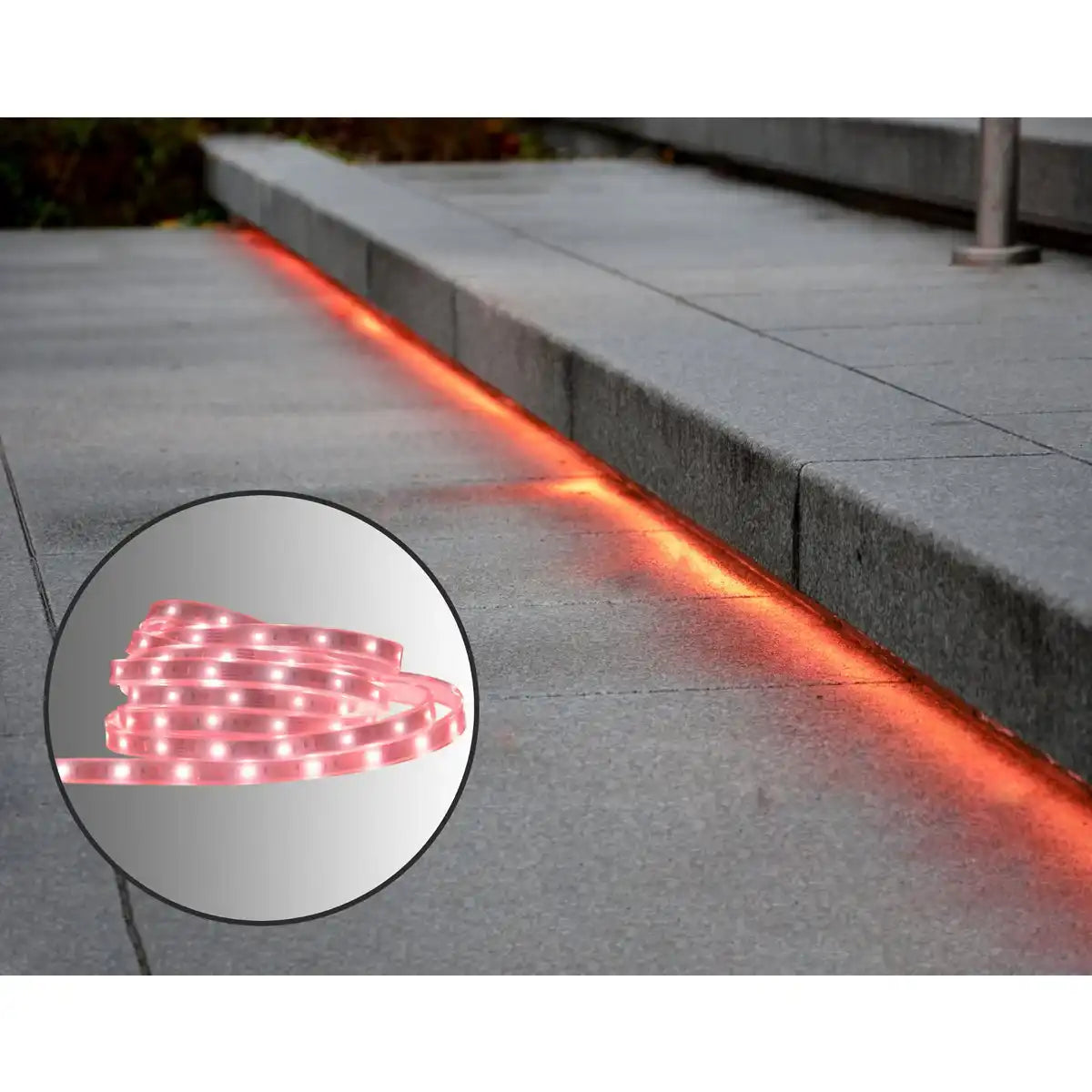Der LED "Stripe" outdoor 500 cm, 24 Watt, warmweiß, mit Farbwechsler, dimmbar, inkl. Fernbedienung und Zubehör