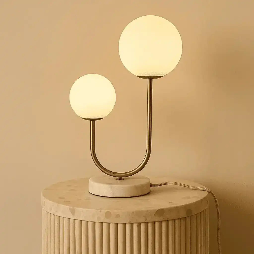 Giorgia Elegante Marmorlampe - Elegante Tischlampe mit gefrosteten Glasbirnen