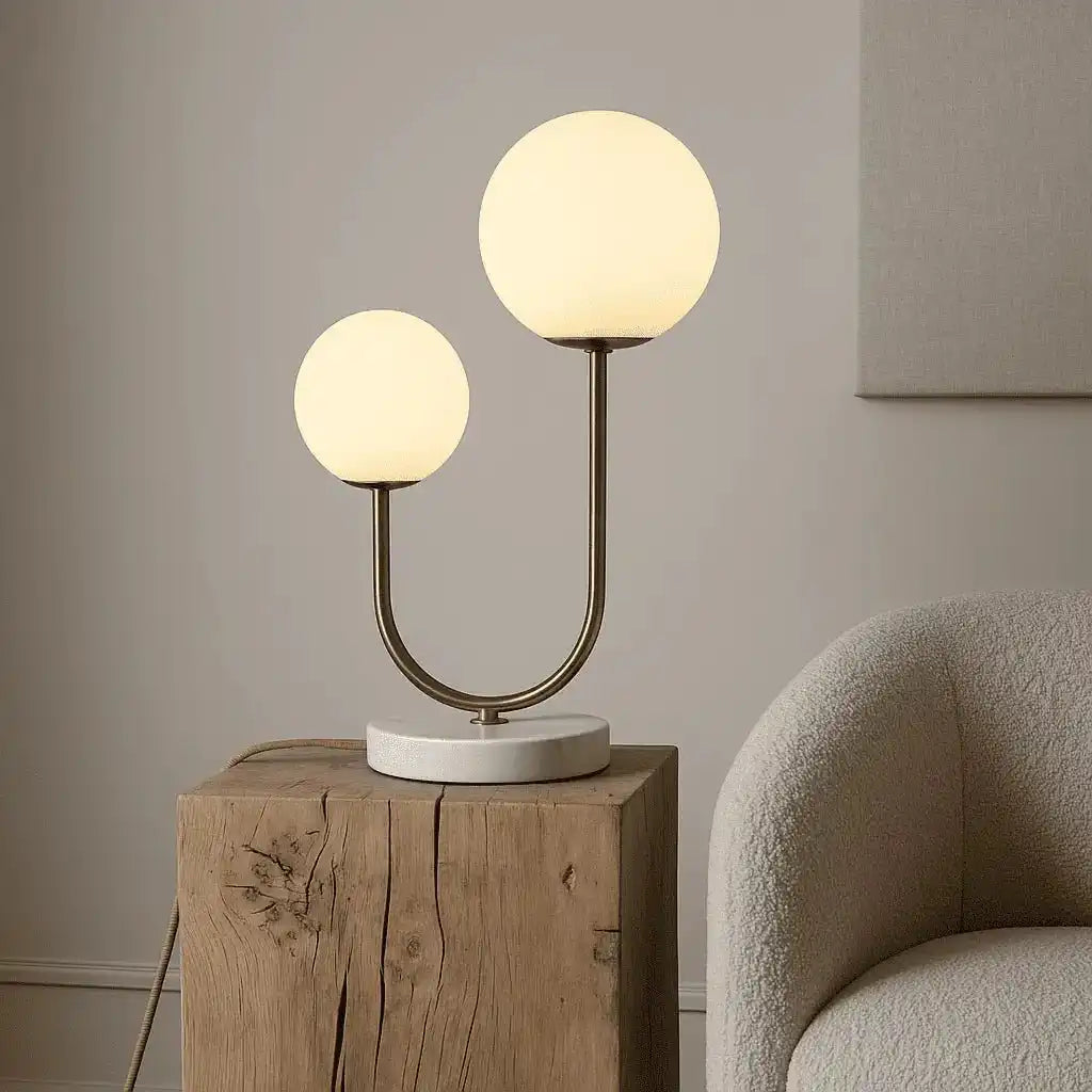 Giorgia Elegante Marmorlampe - Elegante Tischlampe mit gefrosteten Glasbirnen