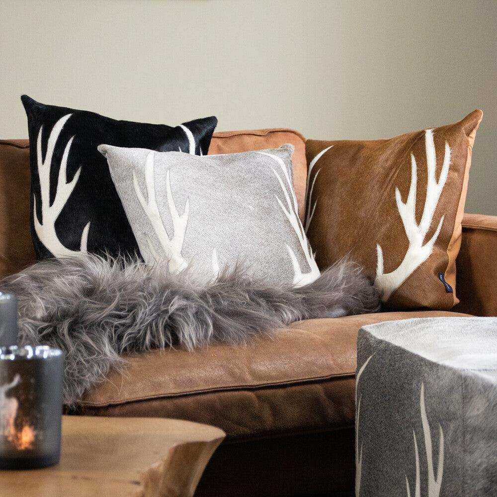 2er-Set Echtfell Kissen Kuhgeweih 45x45cm - HomeDesign Knaus