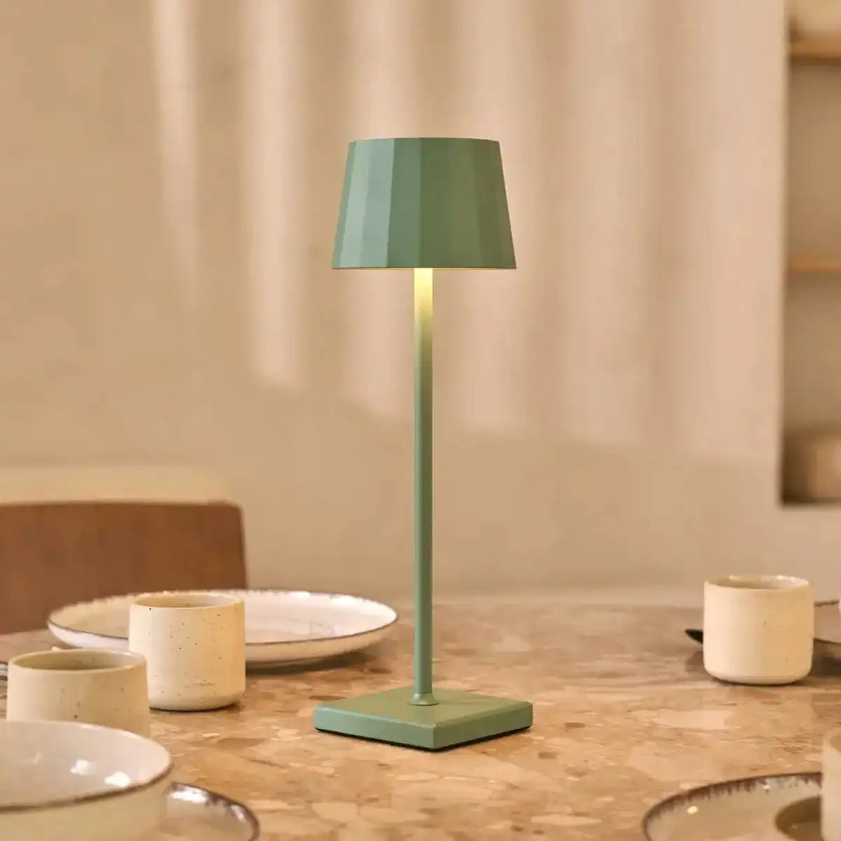William Sage Green Wiederaufladbare Tischlampe – USB-C, dimmbar, 120-Stunden-Akku