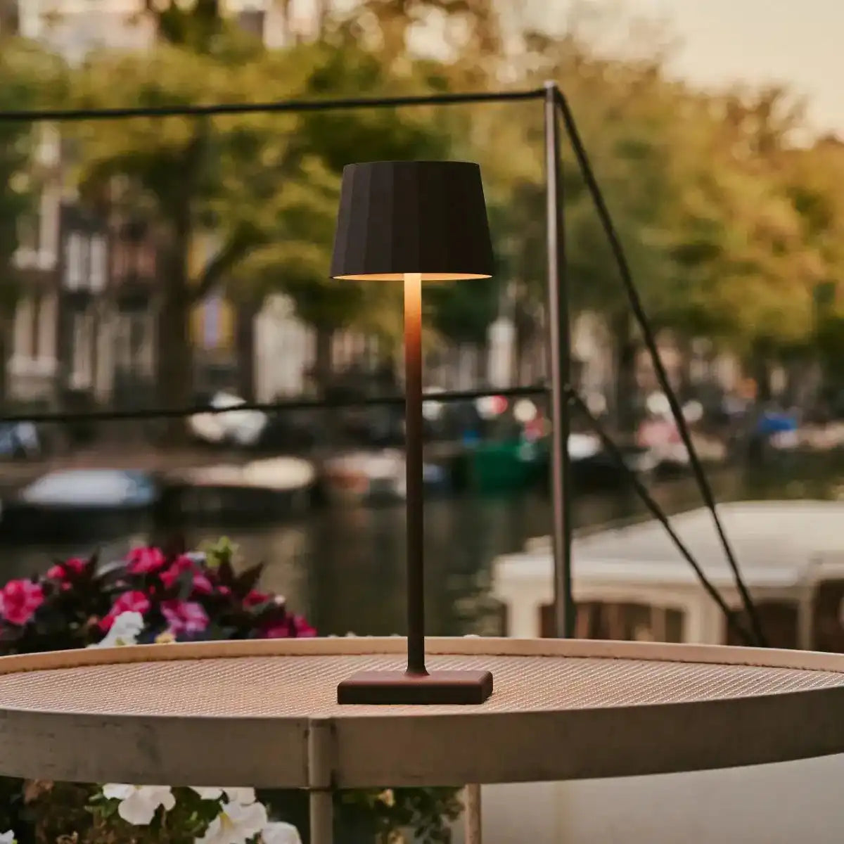 Wouter Mokka Brown wiederaufladbare Tischlampe-drahtlose Ladevorgänge, dimmbar, 120-Stunden-Akkulaufzeit