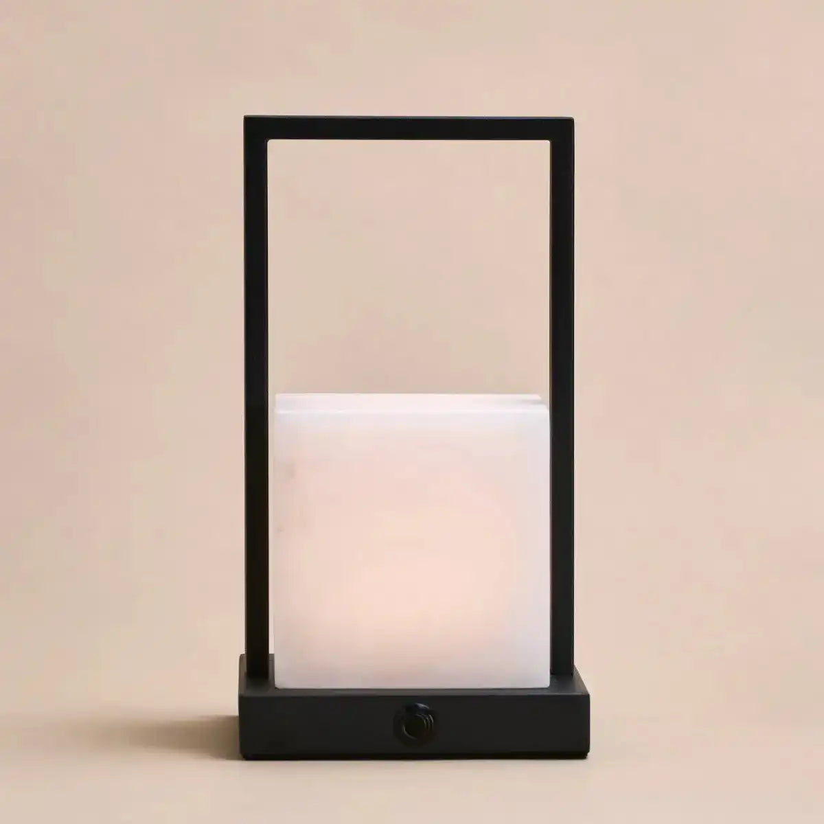 Wiederaufladbare Tischlampe Nola aus Alabaster l Drei Lichtmodi und wiederaufladbar