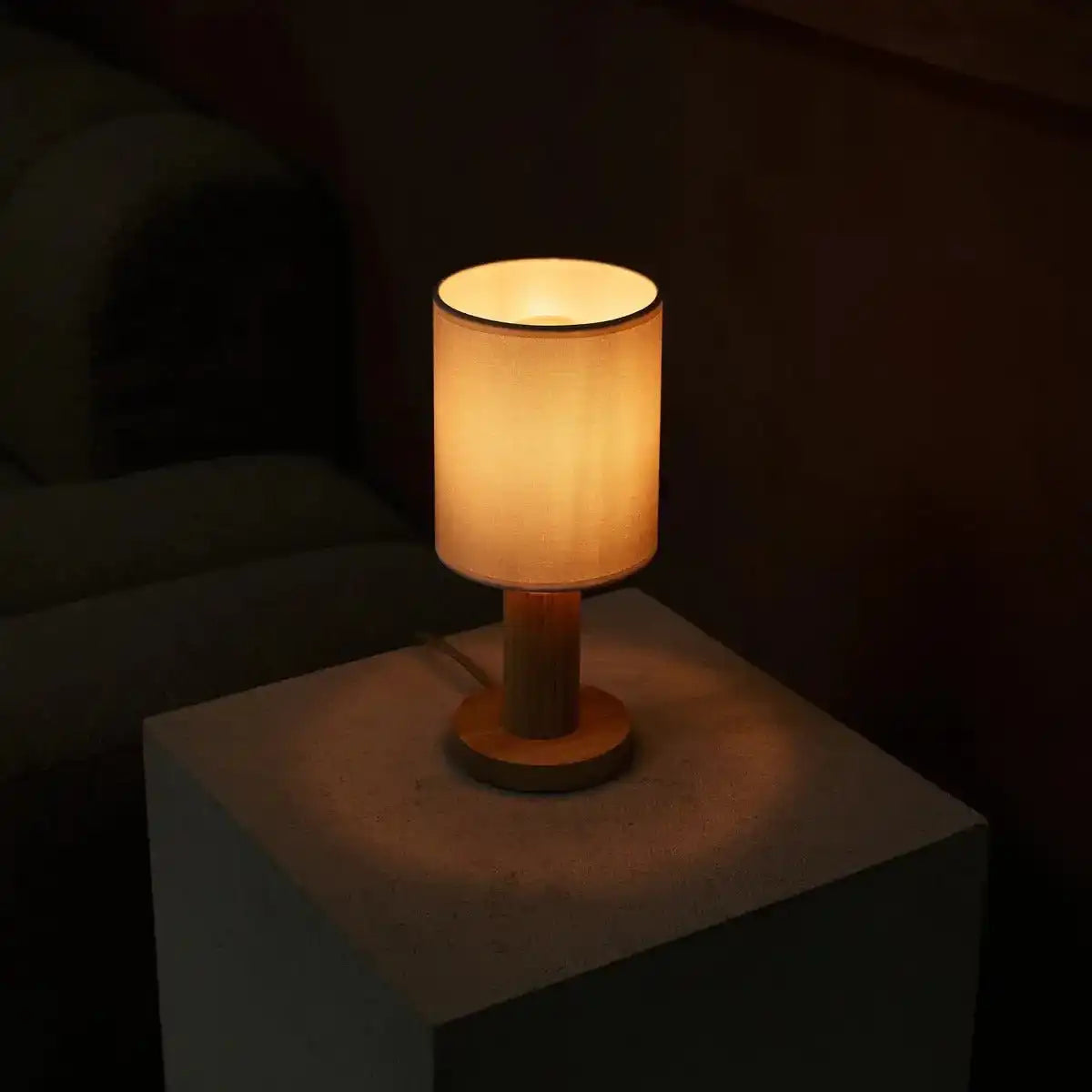 Boris hellbraune Lampe mit 2 Meter Kabel - Stofffarbenschattenlampe & Holzbasis