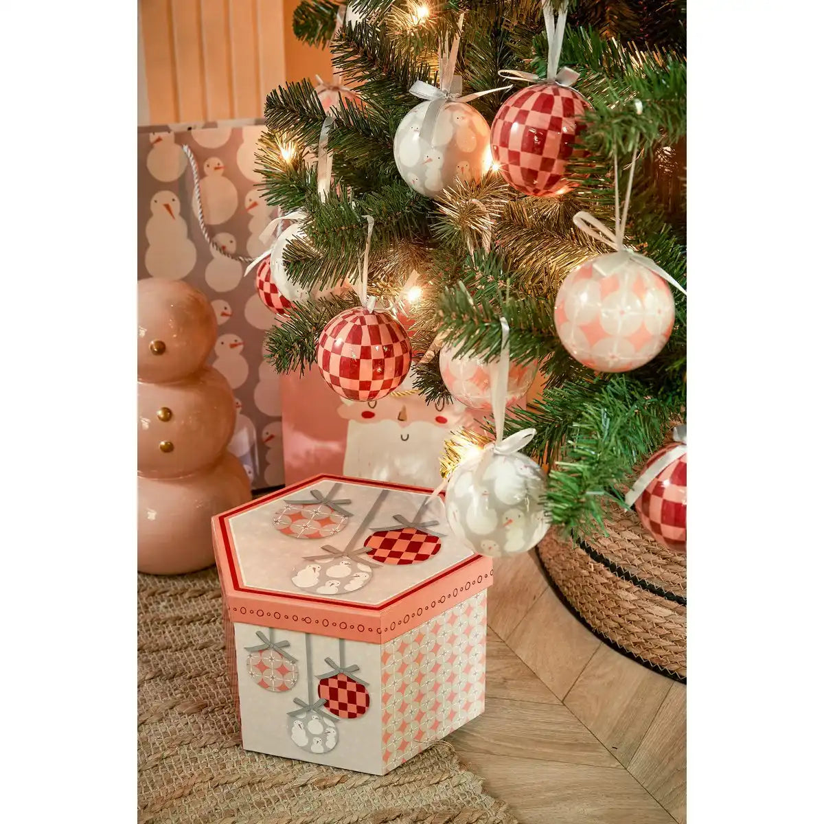 Geschenkset Weihnachtskugeln – 14 Stück – Ø8 cm – unzerbrechlich – Pfirsich, Grau