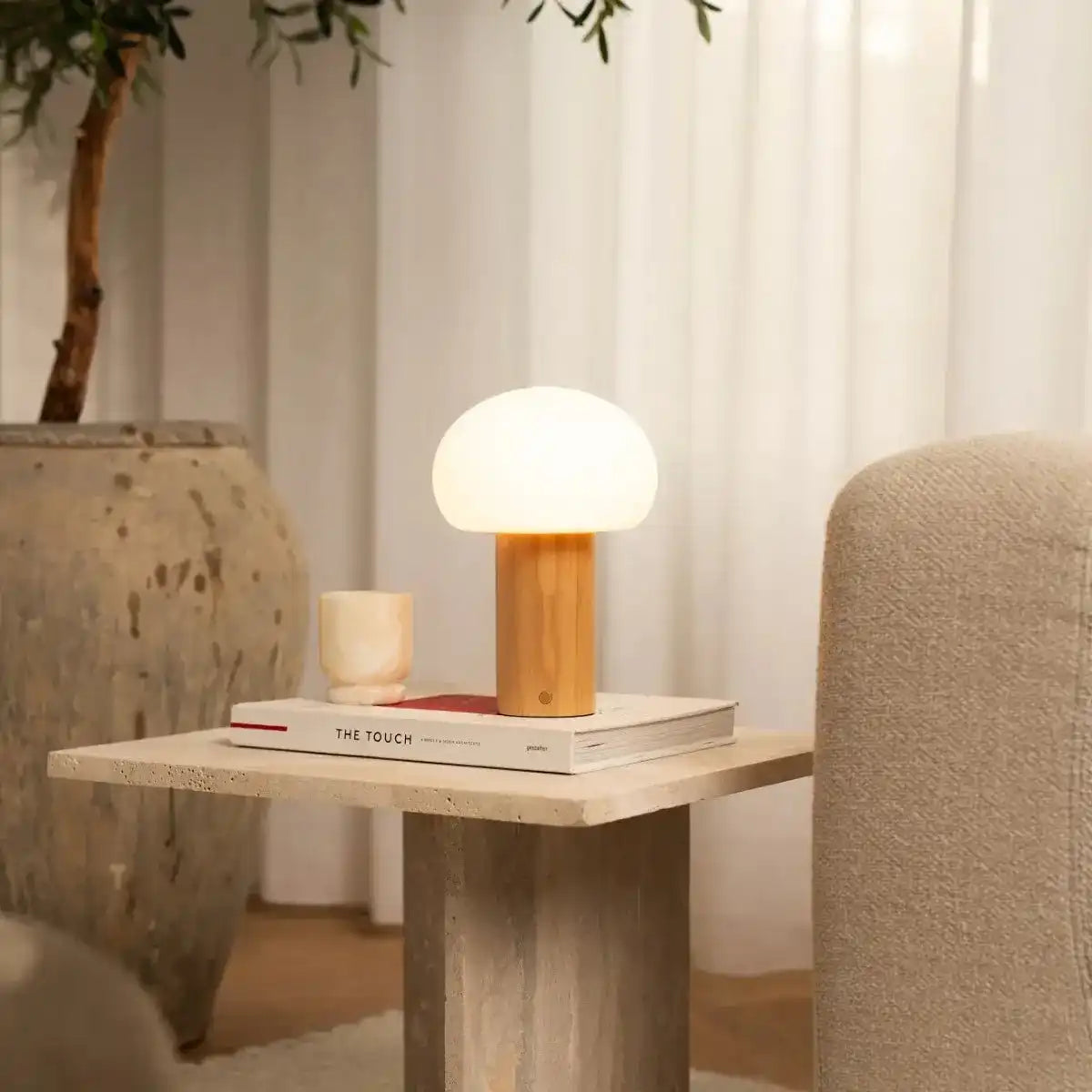 Sam hellbraunes Holztischlampe mit Glas & wiederaufladbarem Akku | Dimmbare und vielseitige Beleuchtung