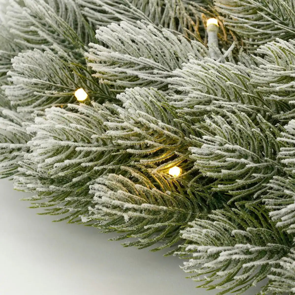 Weihnachtskranz mit LED-Beleuchtung – Ø60 cm – Grün gefrostet