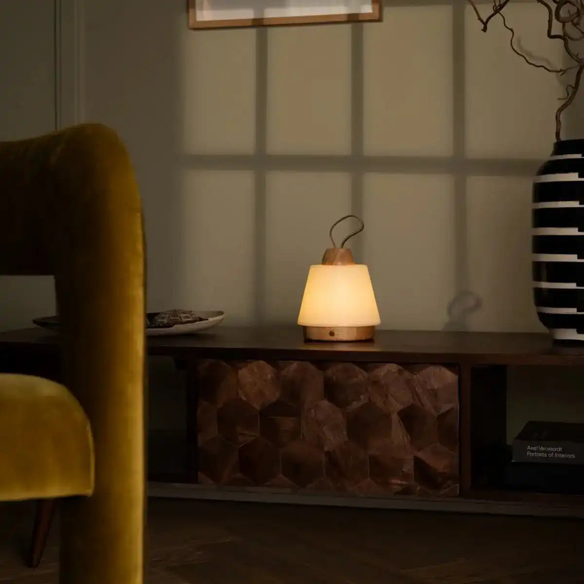 Liv Hellbraune wiederaufladbare Lampe – Lederband, dimmbar, kabellos