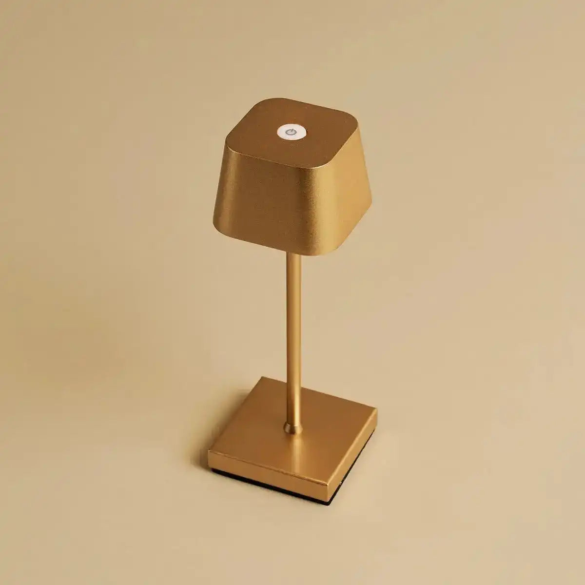 Combi Set Professional-4 x Sarphati Mini Gold wiederaufladbarer Tischlampen & 1 x Amstel Wireless Ladestation mit Qi-Technologie