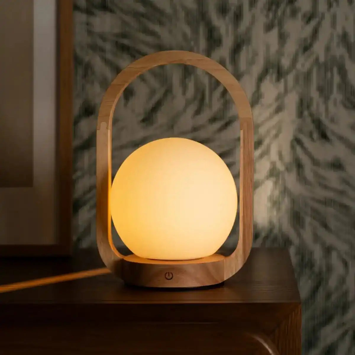 Skye Hellbraune kabellose Holzlampe | Wiederaufladbares und dimmbares Design