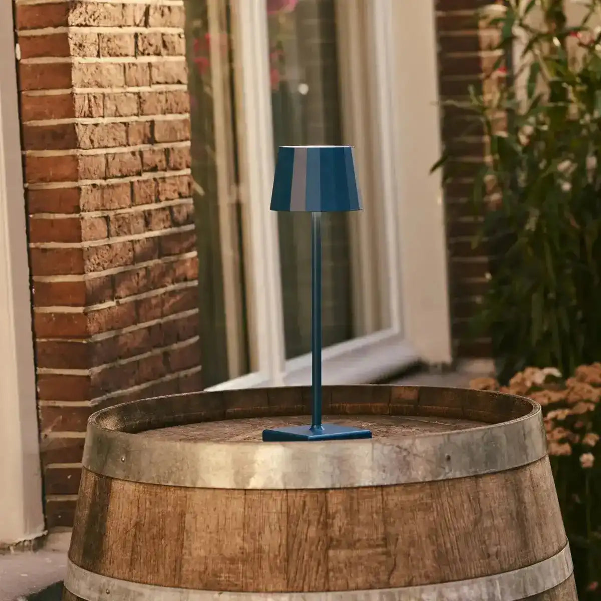 Wouter Delftware Blue wiederaufladbare Tischlampe-drahtloses Ladung, dimmbar, 120-Stunden-Akkulaufzeit