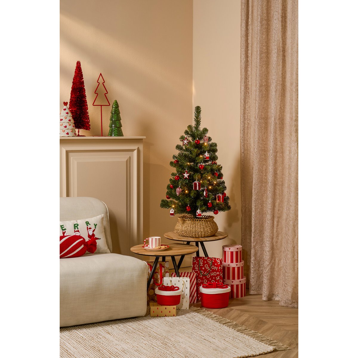 Künstlicher Weihnachtsbaum mit 26 Ornamenten und LED-Beleuchtung – H90 x Ø50 cm – Grün, Rot