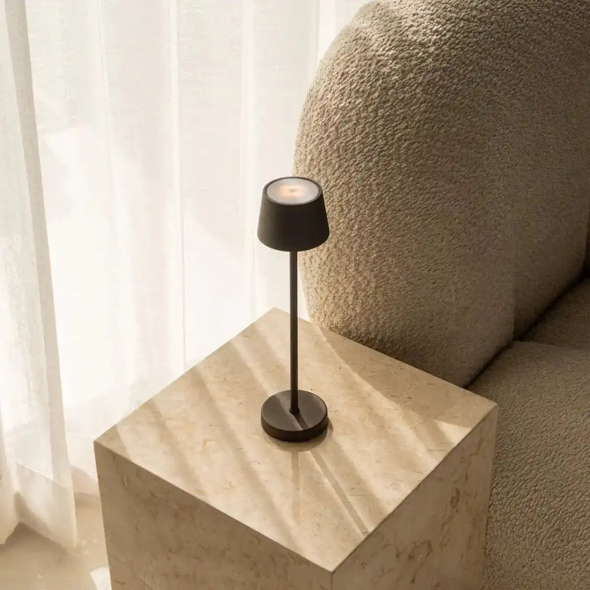 Vondel Mokka Brown wiederaufladbar und schnurloses Lampe perfekt für die Hotellerie - drahtlos wiederaufladbar über Ladestation