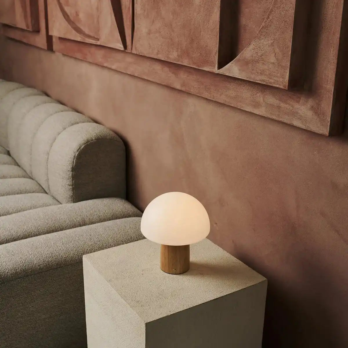 Mia hellbraun stilvolle Holztischlampe mit Dimmer - Holz, funktional und subtil