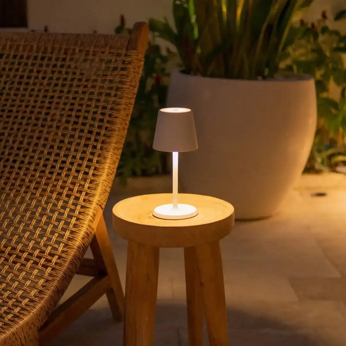 James White wiederaufladbare Tischlampe – kabellos, dimmbar und elegant