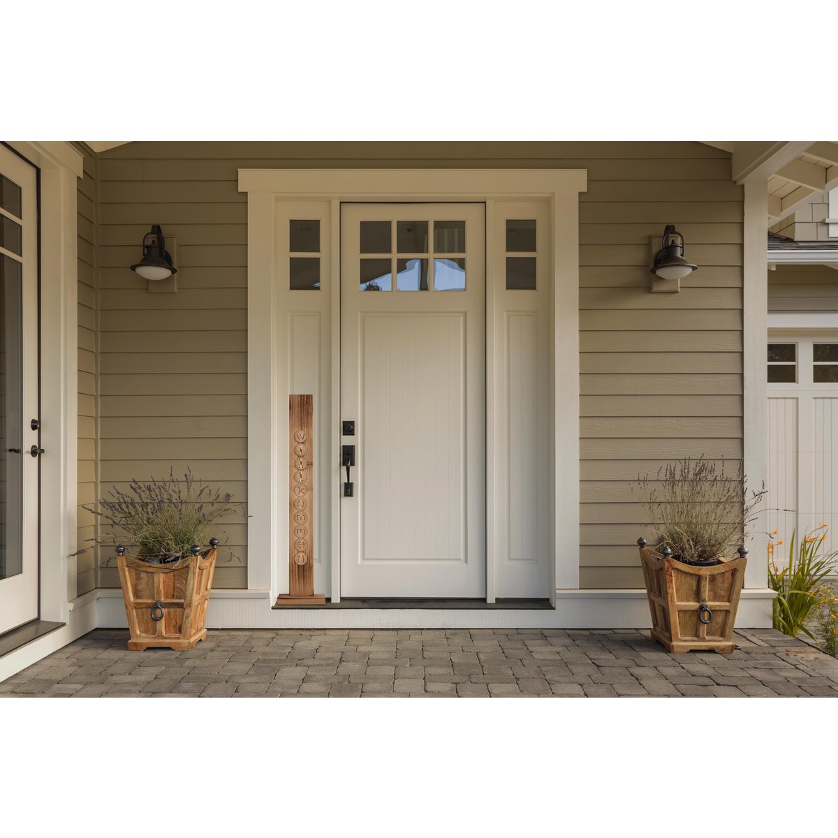 LED-Holz-Dekoleuchte "WILLKOMMEN" aus naturbelassenem Holz mit festverbauten LEDs, Weihnachtsdekoration für Außen