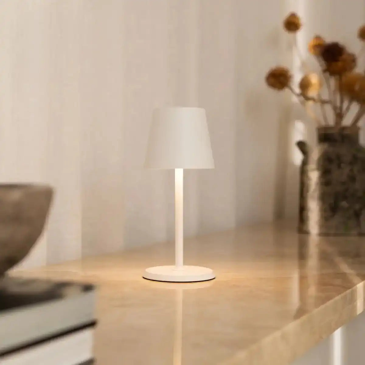 James White wiederaufladbare Tischlampe – kabellos, dimmbar und elegant