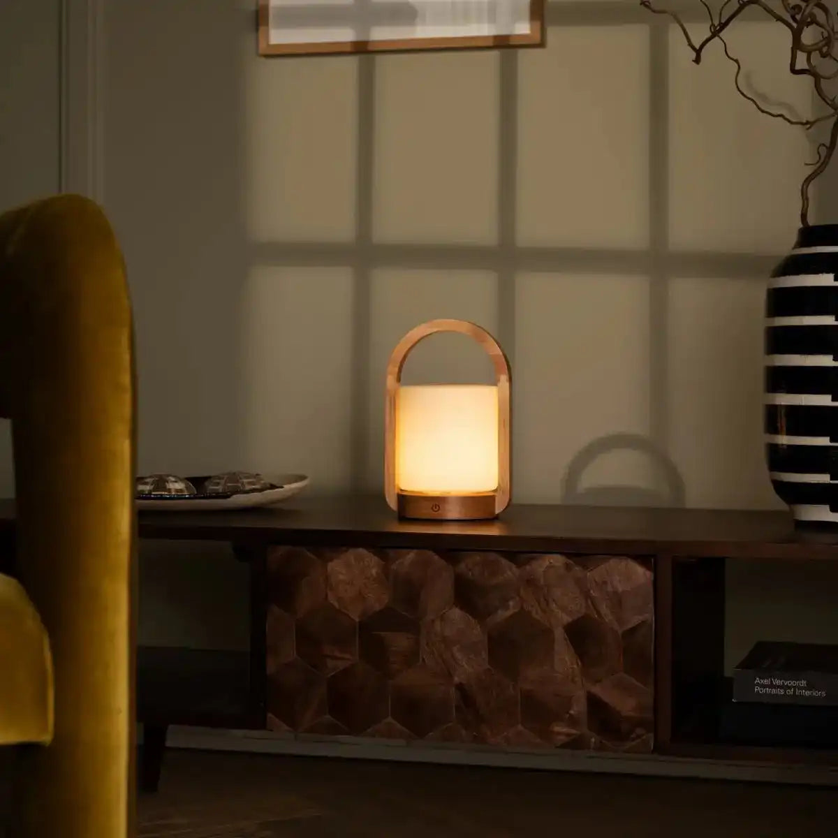 George Hellbraune wiederaufladbare Holzlampe – Glas, Griff und bis zu 100 Stunden Akku