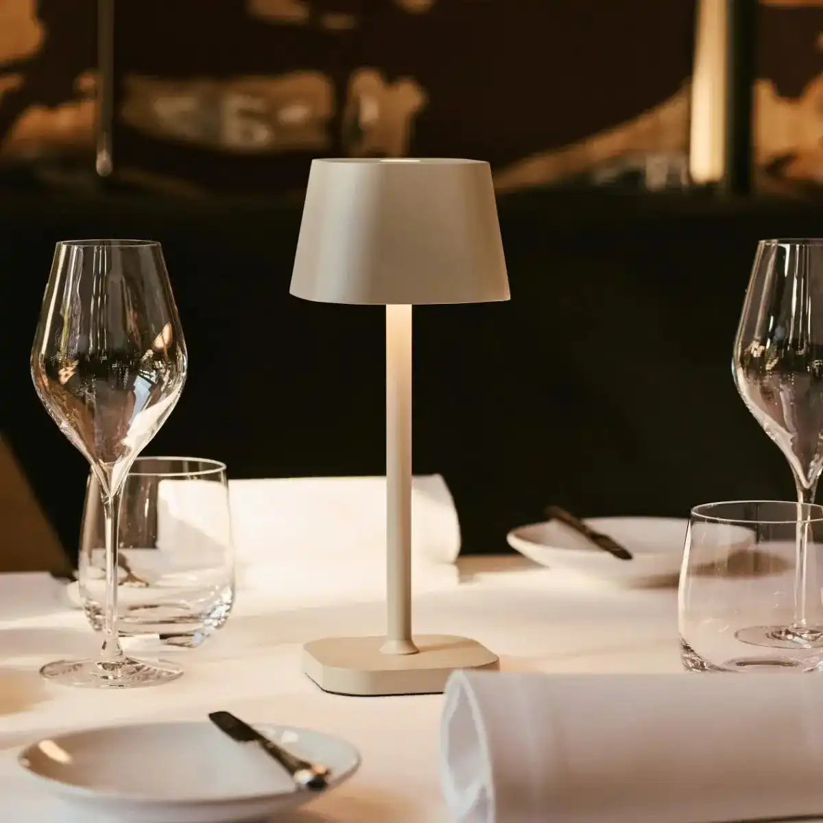 Ava Shadow Grey - wiederaufladbare Tischlampe | Stilvoll, schnurlos und dimmbar