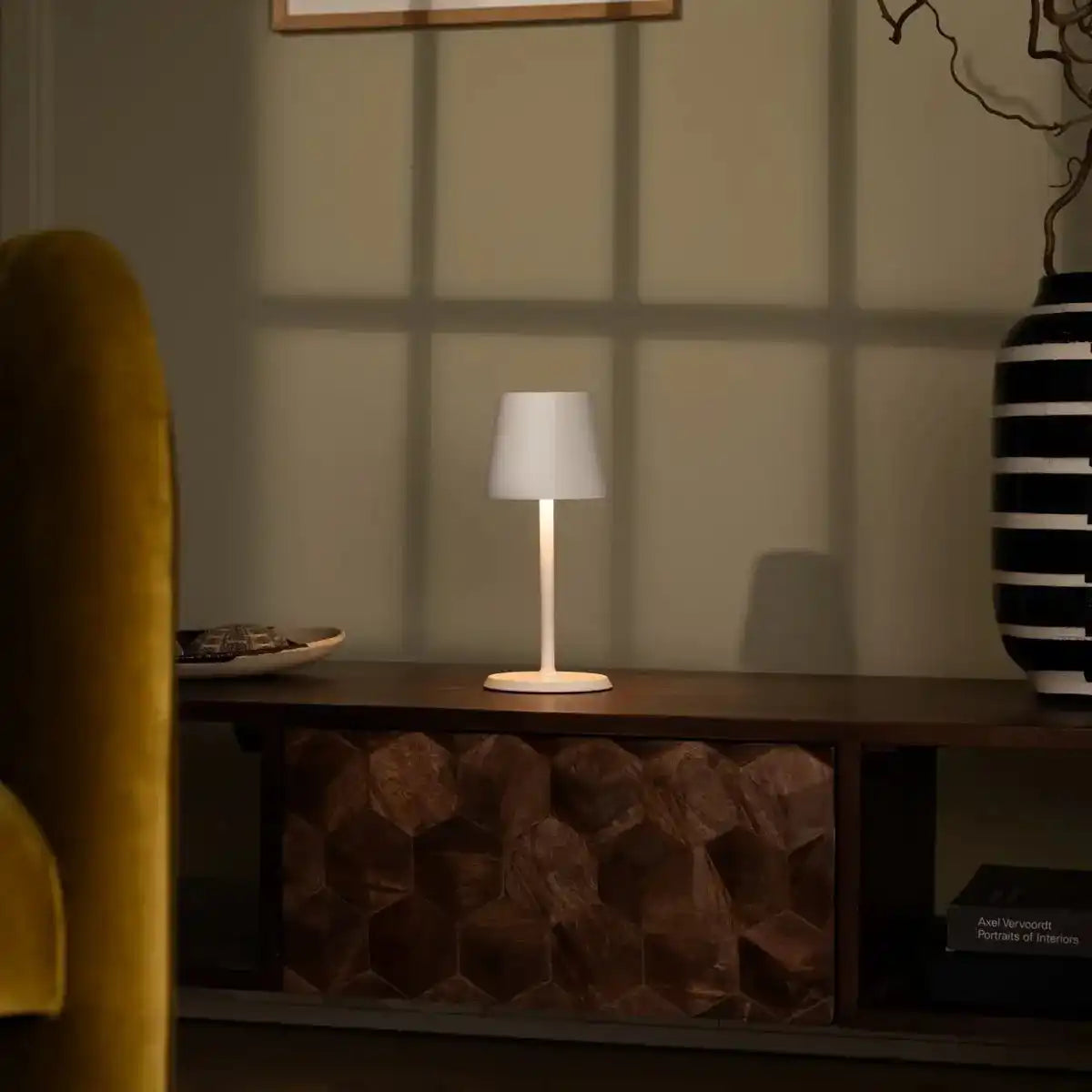 James White wiederaufladbare Tischlampe – kabellos, dimmbar und elegant
