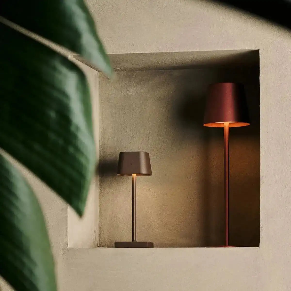 Sarphati Mini Mokka Braune Schnurkabellampe - drahtlos wiederaufladbar über Ladestation, dimmbare Lampe und 3 Lichtmodi