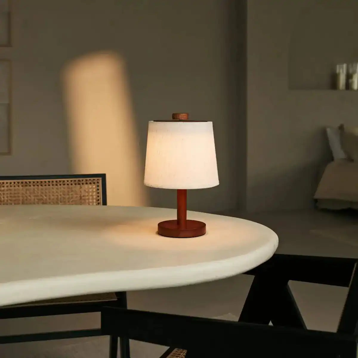 Rover Kastanienbraune Holzlampe - wiederaufladbar, schnurlos und dimmbarer Schatten