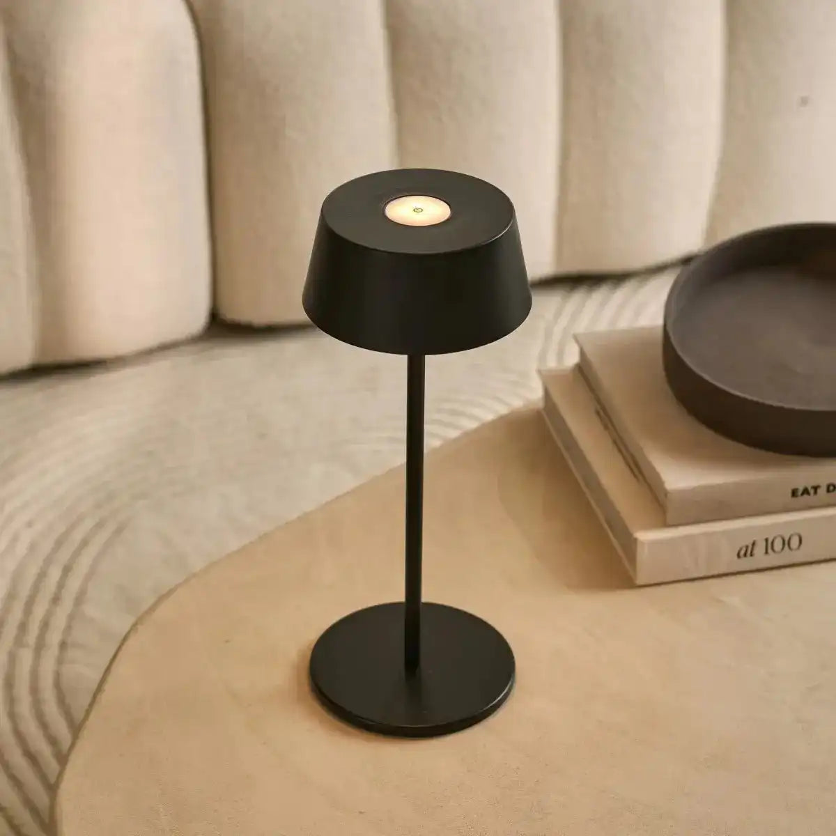 Hugo Midnight Black Wiederaufladbare Tischlampe – dimmbar, stilvoll und kabellos