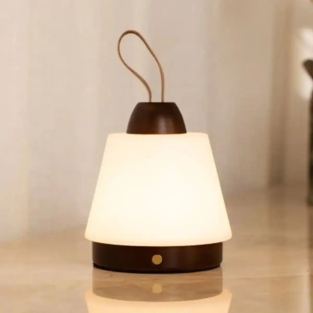 Liv Dunkelbraune wiederaufladbare Lampe – Lederband, dimmbar, 3 Lichtmodi, kabellos